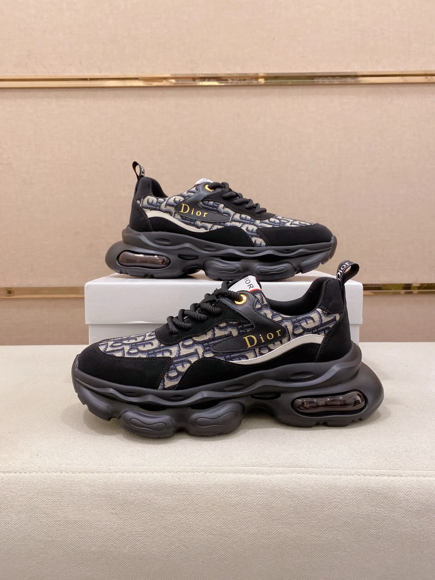 Men's shoes💰 462💰🇮🇹🇮🇹Dior d The new model is on sale at the same time at the counter. The upper 🇮🇹 is imported Italian first-layer cowhide, and the lining is fully imported sheepskin 💪💪. It is a complete 1⃣️ to 1⃣️ replica 🇮🇹💪💪, ⚠ Sole: The original sole is specially provided by the original factory. The exclusive movable molded sole is super comfortable. ⚠Original factory single goods, 🔍🔍high quality, you can enter and leave the counter at will, welcome to compare⚠. Code number:38-44